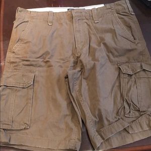 BRAND NEW CARGO SHORTS AMERICAN EAGLE